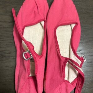 Source Unknown Vibrant Pink Flats